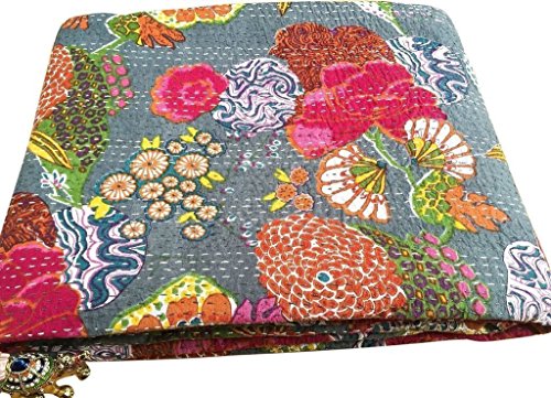 Sophia Art Indische Königin Gudri handgefertigte Steppdecke, grau, Vintage-Stil, tropischer Obstdruck, Kantha-Überwurf, Baumwolldecke von Sophia-Art