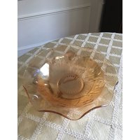 Irridiszierende Glasschale in Pfirsichfarben von SophieandCherie