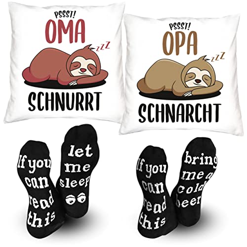 Soreso Design Geschenk-Idee für Oma & Opa zu Weihnachten 2er Kissen Set dazu 2 Paar Socken im Geschenke-Set - Pssst! Oma schnurrt | Pssst! Opa schnarcht für Opas und Omas Schnarchecke von Soreso Design