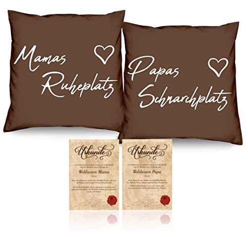 Soreso Design Geschenk für Mama und Papa zu Weihnachten 2er Kissen-Set/Mamas Ruheplatz/Papas Schnarchplatz Geschenkidee Geschenke-Set Eltern für die Schnarchecke Kissen 40 x 40 cm braun von Soreso Design