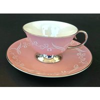 Vintage Standtasse & Unterteller-Set - Snow Tulip Pink | Coupe Von Flintridge Paar Vintage Standtasse & Unterteller-Set - Snow Tulip Pink | Coupe Von Flintridge Paar von SoulTreasureGoods