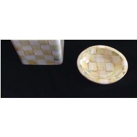 Mackenzie Childs Pergament Karo Creme & Weiß Emaille Seifenschale Badezimmerzubehör Mackenzie Childs Pergament Karo Creme & Weiß Emaille Seifenschale Badezimmerzubehör von SoulcandyStore