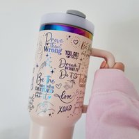 Motivation Tasse Affirmationen Mental Health Rainbow Tumbler Daily Reminder 40 Unzen Becher Personalisierbar Positive Gedanken Achtsamkeit von SoulgoodiesDesigns