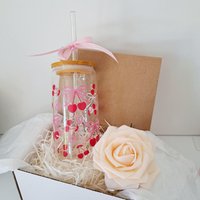 Cherries Glas Schleife Rosa Trinkglas Mit Deckel Cute Bows Coffee Matcha Trinkhalm Aus Geschenk Beste Freundin Geschenkidee von SoulgoodiesDesigns