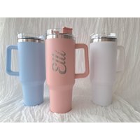 Geschenk Für Teenager Mädchen Personalisierter Thermobecher To Go Trend 1, 2 Liter Isolierbecher Gravierter Edelstahl Becher Schule Hobby von SoulgoodiesDesigns