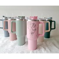 Personalisiert Edelstahlbecher Birthflower Tumbler 40Oz Becher Geschenk Frau Trinkbecher Isoliert Thermobecher To Go von SoulgoodiesDesigns