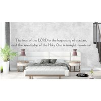 Vinyl-Wand-Aufkleber | Sprichwörter 910 "Die Furcht Des Herrn Ist Der Anfang Weisheit, Und Die Erkenntnis Heiligen Einsicht." Vinyl-Wand-Aufkleber | Sprichwörter 910 "Die Furcht Des Herrn Ist Der Anfang Weisheit, Und Die Erkenntnis Heiligen Einsicht." von SoundSayings