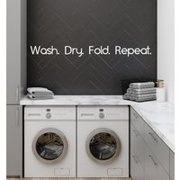 Vinyl-Wand-Aufkleber | "Waschen. Trocken. Falten Wiederholen." Wäscherei Zimmer Home Decor - Waschmaschine Und Trockner Wäscheraum Wandkunst von SoundSayings