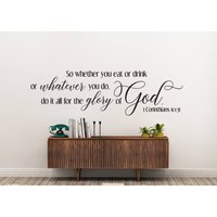 Vinyl-Wand-Kunst-Aufkleber | 1 Korinther 1031 "Also, Ob Du Isst Oder Trinkt Was Auch Immer Tust, Tue Alles Zur Ehre Gottes." Vinyl-Wand-Kunst-Aufkleber | 1 Korinther 1031 "Also, Ob Du Isst Oder Trinkt Was Auch Immer Tust, Tue Alles Zur Ehre Gottes." von SoundSayings