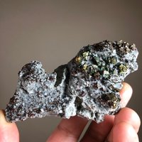 Chalkopyrithaufen | Chalkopyrit Mit Calcit Auf Matrix // China Chalkopyrithaufen | Chalkopyrit Mit Calcit Auf Matrix // China von SourcefieldShop