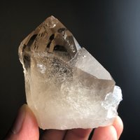 Citrin-Quarz-Spitzenkristall Mit Turmalin-Einschlüssen von SourcefieldShop