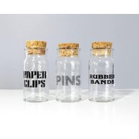 3 Vintage Glas Vorratsgläser Büro Schreibtisch Lagerung Büroklammern Gummibänder Pins Typografie Container von SouthShoreVintageNY