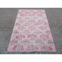 5.4x8.1 Ft Distressed Vintage Floral Oushak Rug von SouthVintageDesign