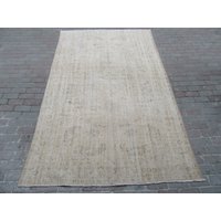 5.8x9.5 Ft Waschbläserin Faded Distressed Oushak Rug 5.8x9.5 Ft Waschbläserin Faded Distressed Oushak Rug von SouthVintageDesign