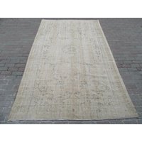 6.3x10 Ft Distressed Faded Vintage Oushak Area Rug 6.3x10 Ft Distressed Faded Vintage Oushak Area Rug von SouthVintageDesign