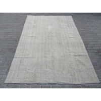Faded Vintage Rug 6.4x9.1 Ft, Washed Out Worn Turkish Faded Vintage Rug 6.4x9.1 Ft, Washed Out Worn Turkish von SouthVintageDesign