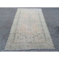 Faded Vintage Teppich 5.8x9.2 Ft, Washed Turkish Area Rug Faded Vintage Teppich 5.8x9.2 Ft, Washed Turkish Area Rug von SouthVintageDesign