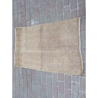 Verblasster Mini Oushak Rug 2.7x4.2 Ft, Vintage Small Washed Out Verblasster Mini Oushak Rug 2.7x4.2 Ft, Vintage Small Washed Out von SouthVintageDesign