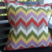 Mod Blumen Oder Chevron Streifen Orange Tan Gelb Outdoor Print Kissenbezug von SouthendDesign