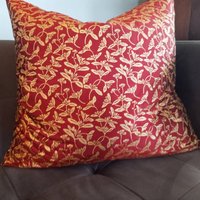 Rot Gold Seide Blumen Kissenbezug von SouthendDesign