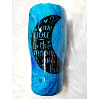 Ein Custom Glitter Tumbler I Love You To The Moon & Back von SouthernCreationsGrp