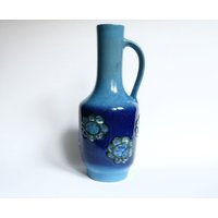 strehla Keramik Krug Vase 982 Blaue Blumen Fat Lava Glasur Vintage 70Er Jahre von Spaceofvintage