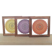 Blumen Mandala Tiny Art Trio - Holz Wandkunst 4 "Quadrat Gerahmtes Gemälde Set Von 3 Triptychon Gelb Lila Orange Boho Decor von SparkedUpStudio