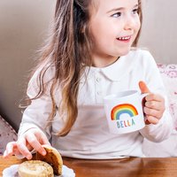 Regenbogen Tasse - Kindertasse Weihnachtsgeschenk Für Kinder Personalisierte Kinder-Regenbogen-Tasse von SparksAndDaughters