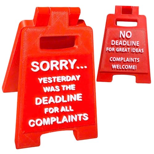 Lustiges Beschwerde Schreibtischschild – "Yesterday Was the Deadline" – Bürohumor Dekoration – doppelseitiges Mini-Schild für Kollegen – 3D-gedrucktes Witzgeschenk für den Schreibtisch Lustiges Beschwerde Schreibtischschild – "Yesterday Was the Deadline" – Bürohumor Dekoration – doppelseitiges Mini-Schild für Kollegen – 3D-gedrucktes Witzgeschenk für den Schreibtisch von SpeakerMan