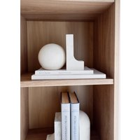 Elegante Marmoreffekt-Skulptur Moderner Akzent Für Zuhause Einzigartiges Handgefertigtes Dekorationsgeschenk Elegante Marmoreffekt-Skulptur Moderner Akzent Für Zuhause Einzigartiges Handgefertigtes Dekorationsgeschenk von SpeckOfHarmony