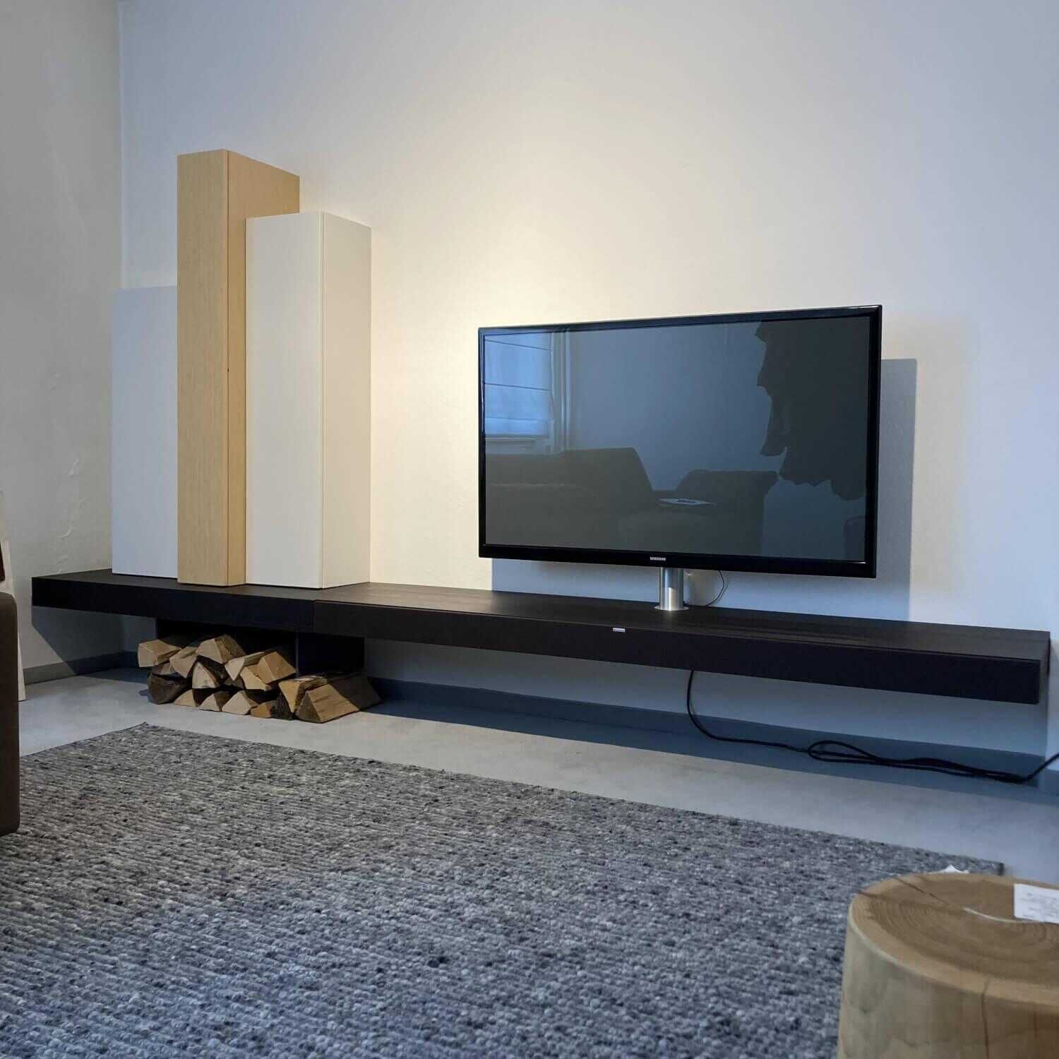 TV-Board Twenty Eiche mit Soundsystem und TV-Halterung von Spectral Smart Furniture