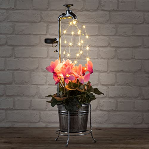 Spetebo LED Solar Deko Wasserhahn mit Blumentopf - 60 x 17 cm - Garten Beleuchtung mit 30 LED in warm weiß - Dekorative Laterne Draht Lichterkette Sternendusche Lichtspiel mit Pflanztopf Übertopf von Spetebo