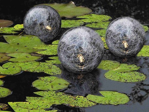 Spetebo Schwimmende LED Solarkugeln aus Glas - 3er Set - Solar Kugeln für Teich, See etc. von Spetebo