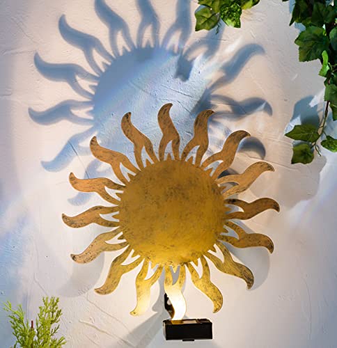 Spetebo Solar Wandleuchte Sonne im antik bronze Look - Ø 30 cm - LED Deko Wand Beleuchtung - Metall Wandbild beleuchtet für Garten und Balkon von Spetebo
