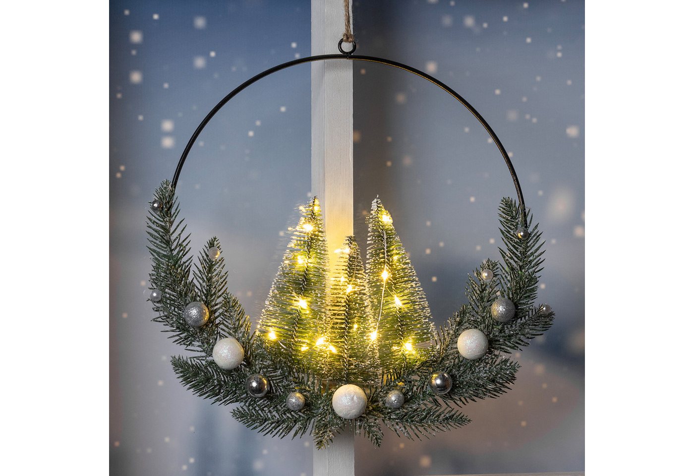 Spetebo Dekofigur LED Metall Dekoring mit Tannen und Weihnachtskugeln (Weihnachts Deko, 1 St., 30 cm Aufhänger warm weiß), mit Öse oben und Juteband von Spetebo