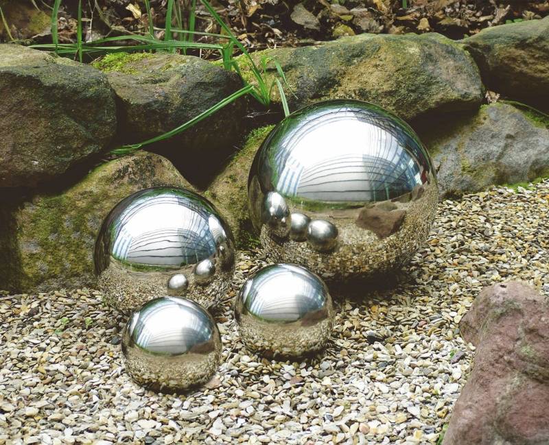 Spetebo Dekokugel Edelstahl Deko Kugel glänzend - 15 cm (Stück, 1 St., Metall Deko Kugel), Teichkugel Gartenkugel Schwimmkugel Blumenbeet Dekoration von Spetebo