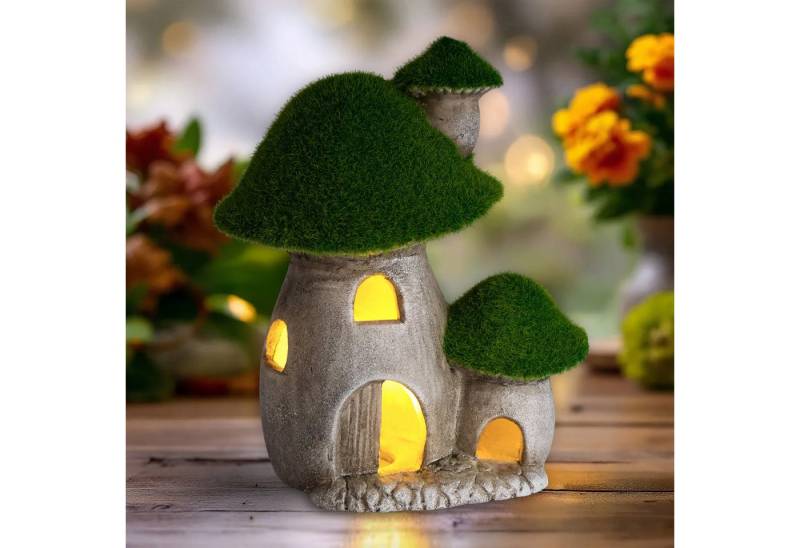 Spetebo LED-Dekofigur LED Pilz Haus aus Ton mit Dach aus Kunstrasen - 19 cm (Anazhl, 1 St., Stück), von innen mit LED beleuchtet von Spetebo