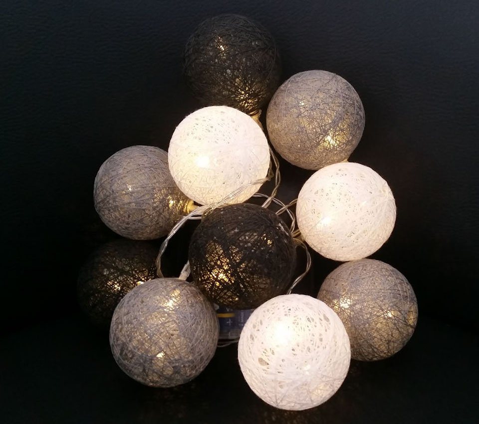 Spetebo LED-Girlande LED Lichterkette mit 10 Raphia Kugeln - ca. 165 cm, 10-flammig, Deko Beleuchtung mit Baumwollkugeln Spetebo LED-Girlande LED Lichterkette mit 10 Raphia Kugeln - ca. 165 cm, 10-flammig, Deko Beleuchtung mit Baumwollkugeln von Spetebo