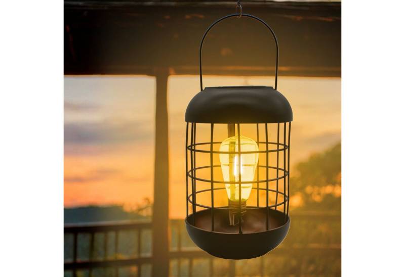 Spetebo LED Laterne Retro Metall Hängeleuchte schwarz mit LED Glühbirne, Solar betrieben, LED wechselbar, warm weiß, spritzwassergeschützt Spetebo LED Laterne Retro Metall Hängeleuchte schwarz mit LED Glühbirne, Solar betrieben, LED wechselbar, warm weiß, spritzwassergeschützt von Spetebo