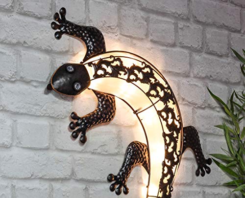 Spetebo Solar Wandbild Gecko - ca. Ø 72 cm - Metall Garten Wand Dekoration im Antik Look - Gartendeko beleuchtet Eidechse von Spetebo