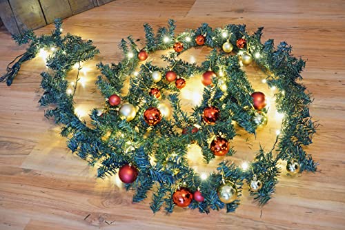 Weihnachtsgirlande 5m mit 80er LED Lichterkette und Christbaumkugeln von Spetebo