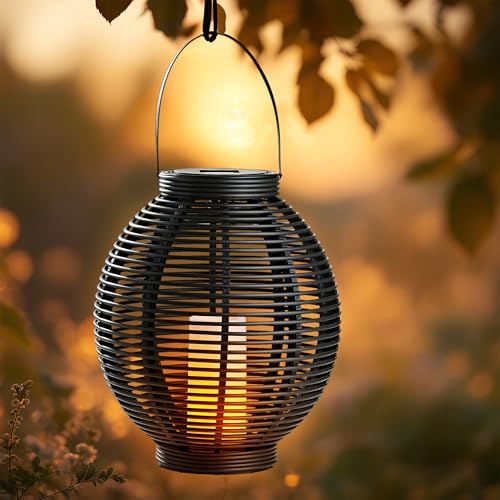 XXL Solar Laterne mit LED Kerze warm weiß inklusive Erdspieß - 43 x 38 cm - Garten Leuchtkugel groß in Rattan-Optik - Kugelleuchte Solarlampe Gartenleuchte Solarleuchte Hängelampe für Terrasse Balkon von Spetebo