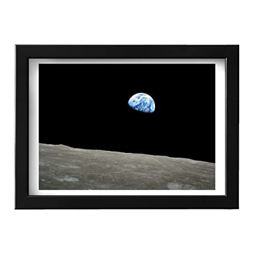 Spiffing Prints NASA Apollo 8. Dezember 24 Earthrise Kunstwerk, gerahmt, Größe XL, halbglänzend von Spiffing Prints