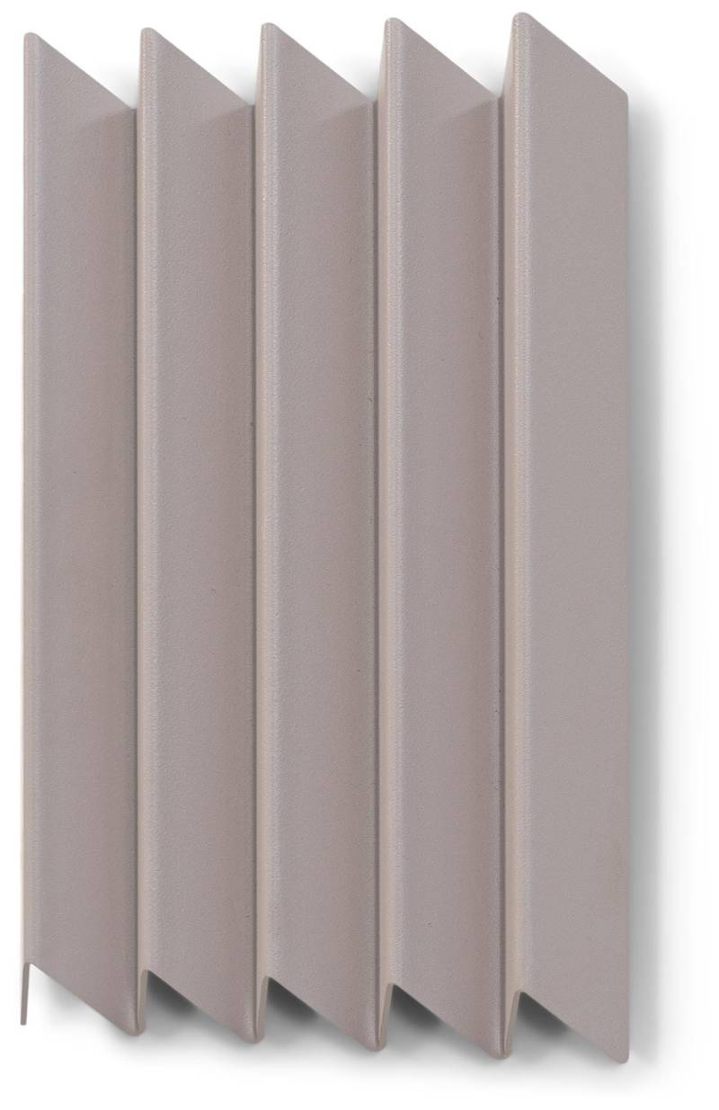 Spinder SENSU Medium Garderobe: Skandinavisches Design aus Stahl in Silky Taupe von Spinder Design
