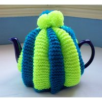 Teewärmer, Lustiger, Lustiger Retro Strick Blau Und Neon Gelb Grün Von Spinningstreak Teewärmer, Lustiger, Lustiger Retro Strick Blau Und Neon Gelb Grün Von Spinningstreak von SpinningStreak