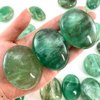 Grüner Fluorit Handschmeichler | Angeschliffener Sorgenstein | Herzchakra Grüner Fluorit Handschmeichler | Angeschliffener Sorgenstein | Herzchakra von SpiritNectarGems