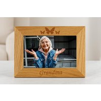 Gravierte Oma Bilderrahmen 15x10cm Landschaft Geschenke Ideen & Für Muttertag Geburtstag Großeltern Weihnachten Familie Schmetterling von SpokenGifts