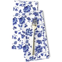 Einfache Blaue Blumen-Servietten | 2Er-Set - Fleurs De Provence Von Peacoquettedesigns Traditionelle Vintage Stoffservietten Spoonflower von SpoonflowerHome
