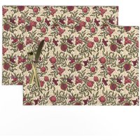 Florale Tischsets | 2Er-Set - Rustikaler Granatapfel Von Maritcotter Obst Rapportmuster Renaissance-Tischset Spoonflower von SpoonflowerHome