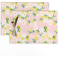 Frühlings Tischsets 2Er Set - Florale Gelb Rosa Grüne Früchte Limonade Stoff Aquarell Zitronen Und Gänseblümchen Von Claudiaorengo von SpoonflowerHome